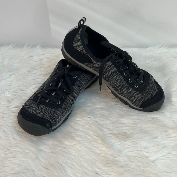 KEEN Women's Hush Knit Sneakers Lace Black Gray Shoes Women Size 8 - Picture 3 of 11